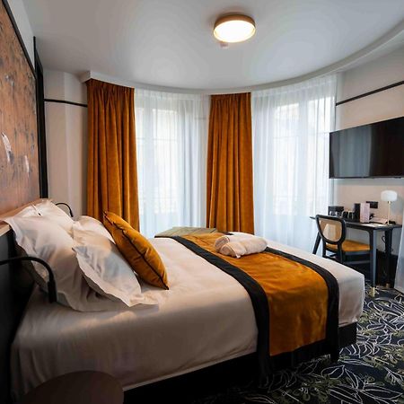 Hotel Et Restaurant Le Regina Le Puy-en-Velay ภายนอก รูปภาพ