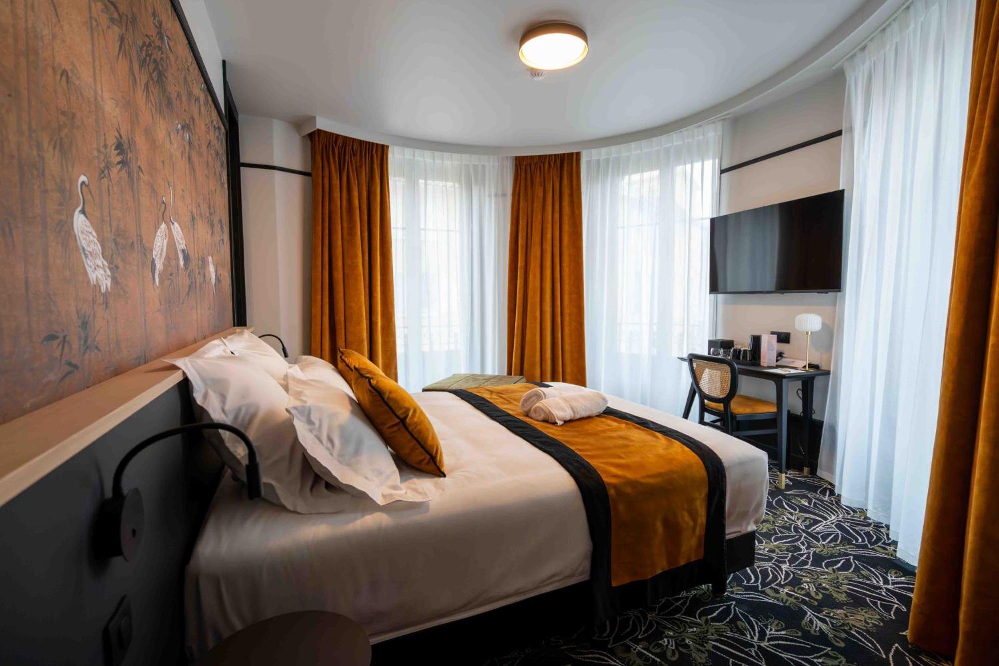 Hotel Et Restaurant Le Regina Le Puy-en-Velay ภายนอก รูปภาพ