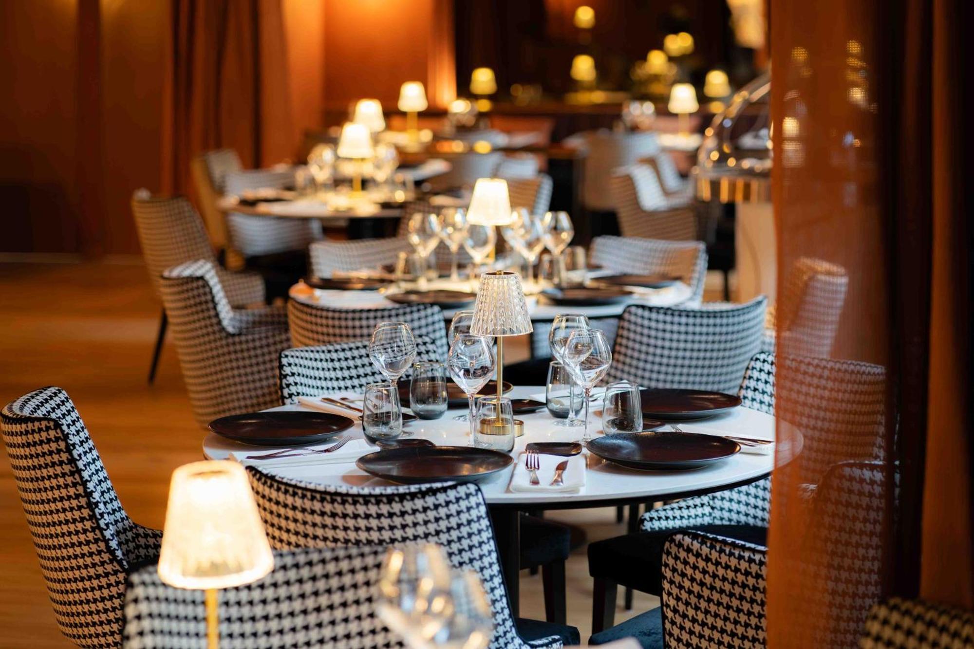 Hotel Et Restaurant Le Regina Le Puy-en-Velay ภายนอก รูปภาพ