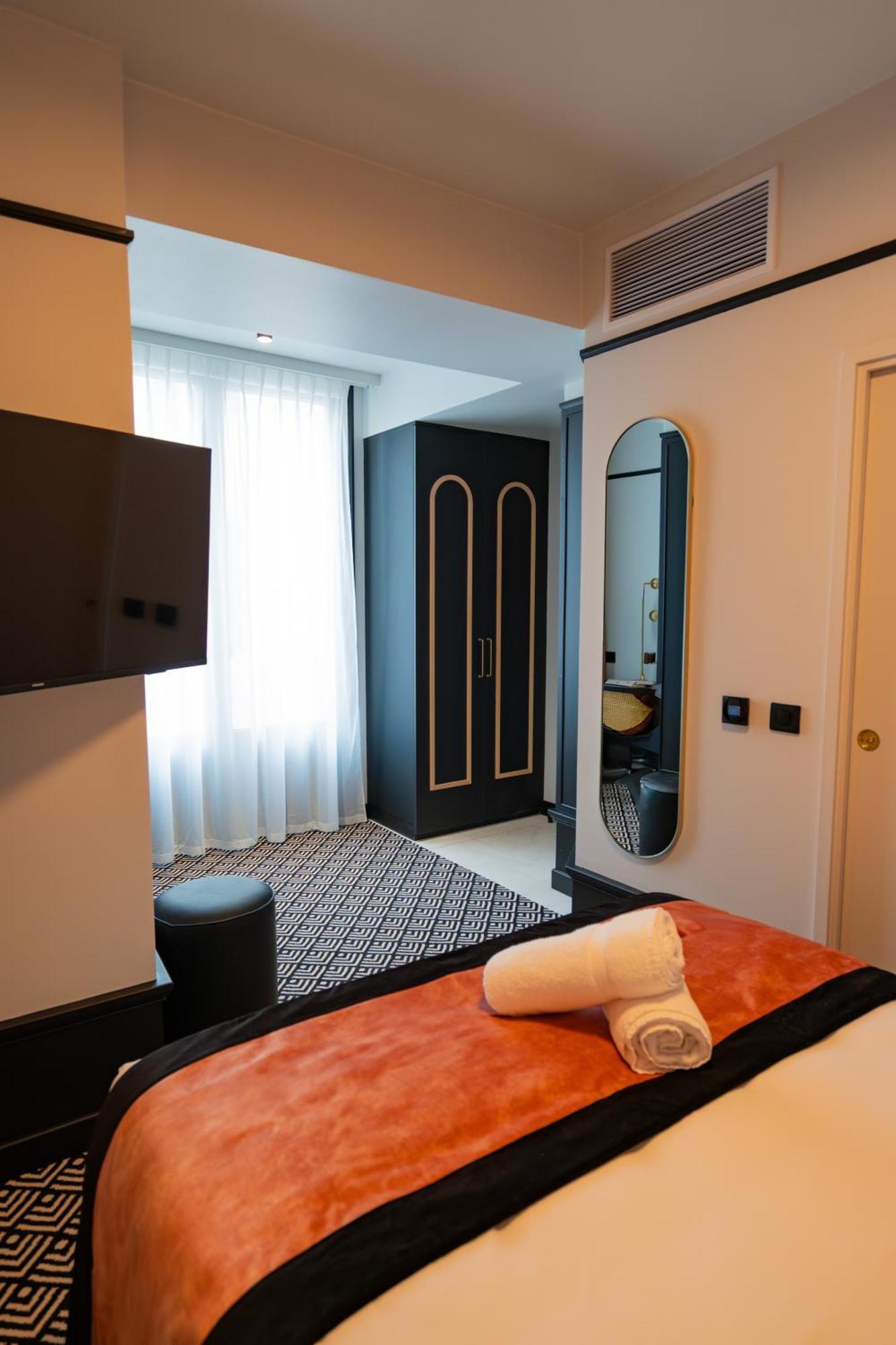 Hotel Et Restaurant Le Regina Le Puy-en-Velay ภายนอก รูปภาพ